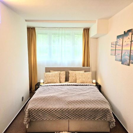 Wellness Gold Apartment With Private Sauna & Jacuzzi Prague Exterior photo