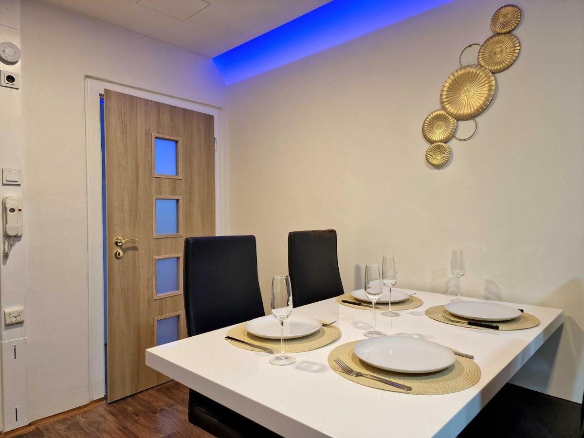 Wellness Gold Apartment With Private Sauna & Jacuzzi Prague Exterior photo