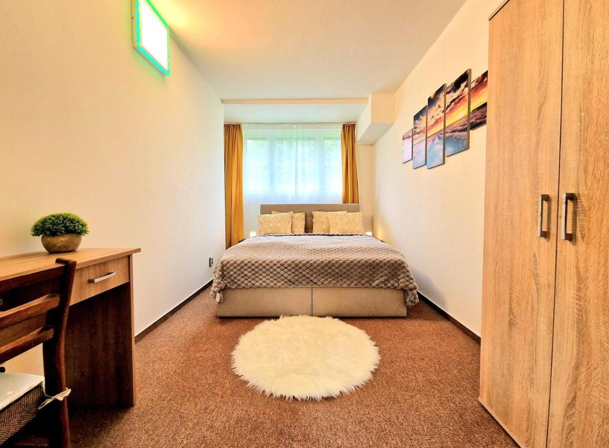 Wellness Gold Apartment With Private Sauna & Jacuzzi Prague Exterior photo